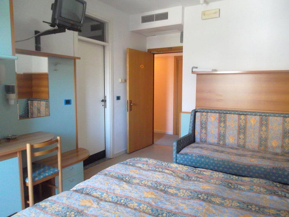 Hotel Marina Розето дели Абруци Екстериор снимка