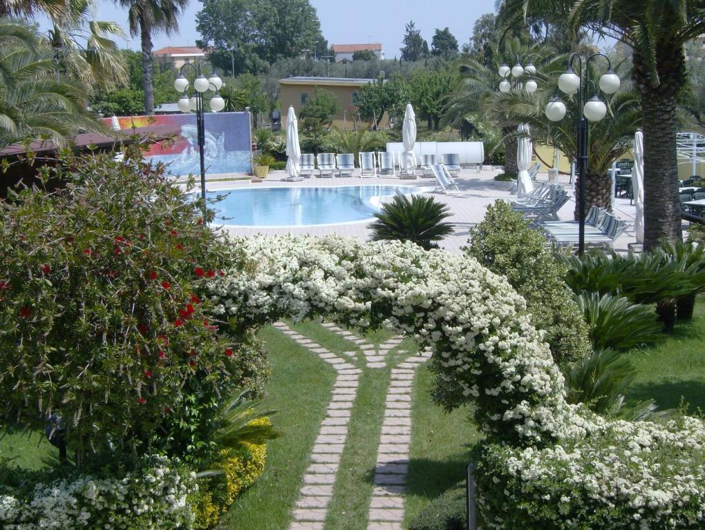 Hotel Marina Розето дели Абруци Екстериор снимка