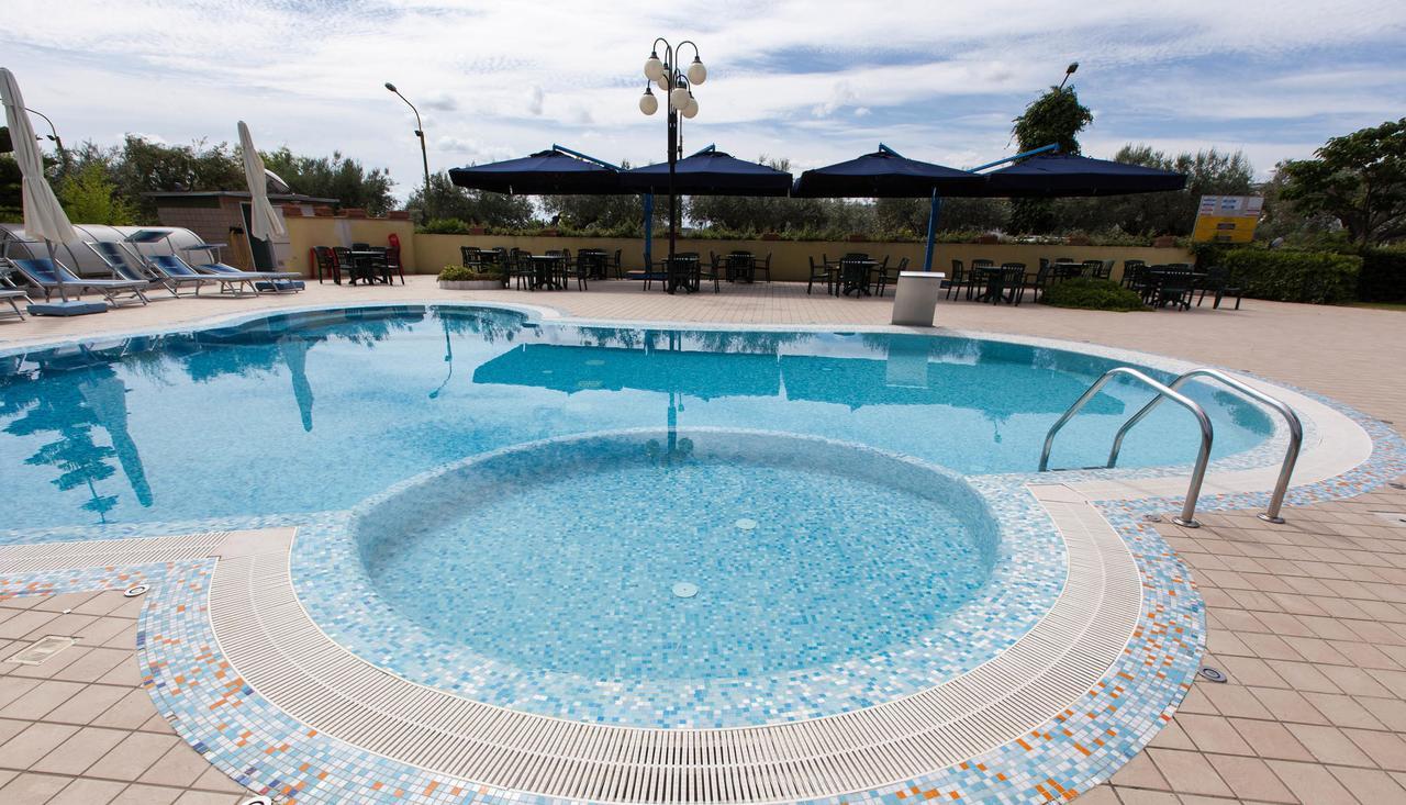 Hotel Marina Розето дели Абруци Екстериор снимка