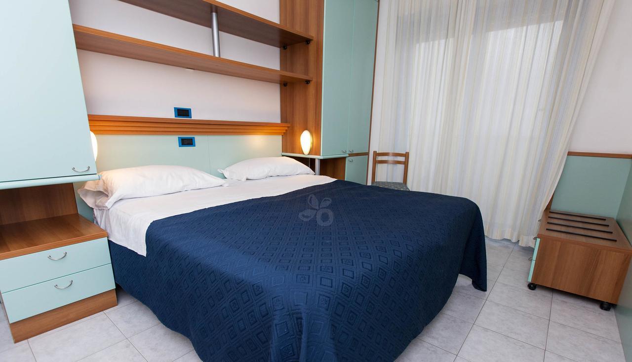 Hotel Marina Розето дели Абруци Екстериор снимка