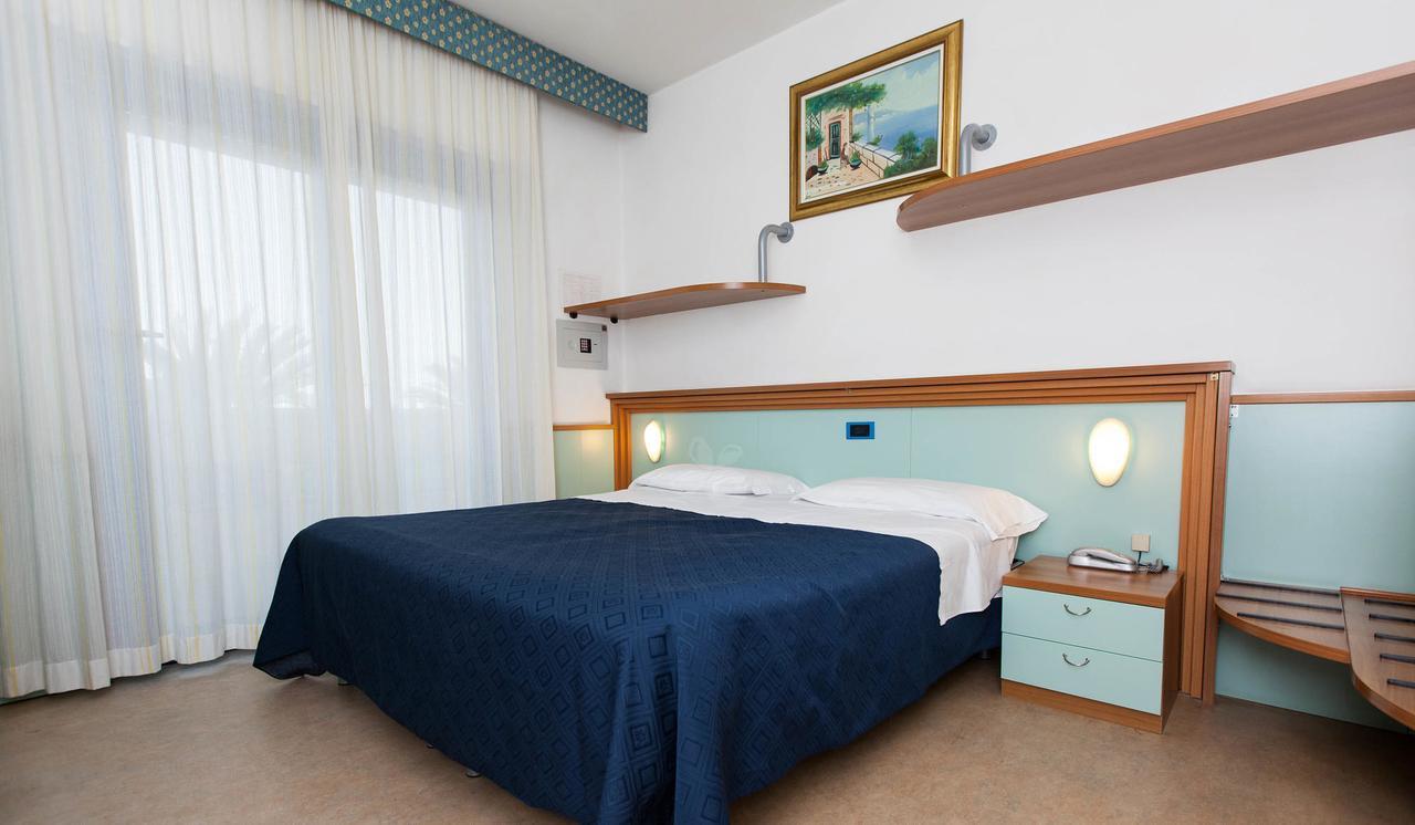 Hotel Marina Розето дели Абруци Екстериор снимка