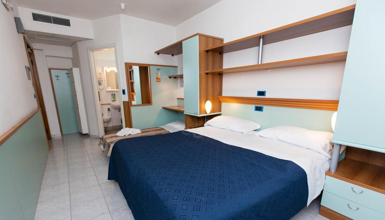 Hotel Marina Розето дели Абруци Екстериор снимка