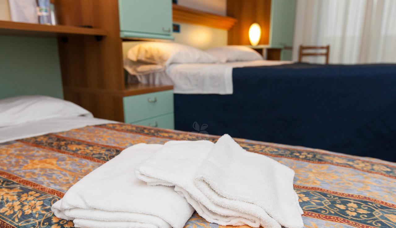 Hotel Marina Розето дели Абруци Екстериор снимка