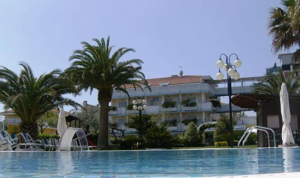 Hotel Marina Розето дели Абруци Екстериор снимка