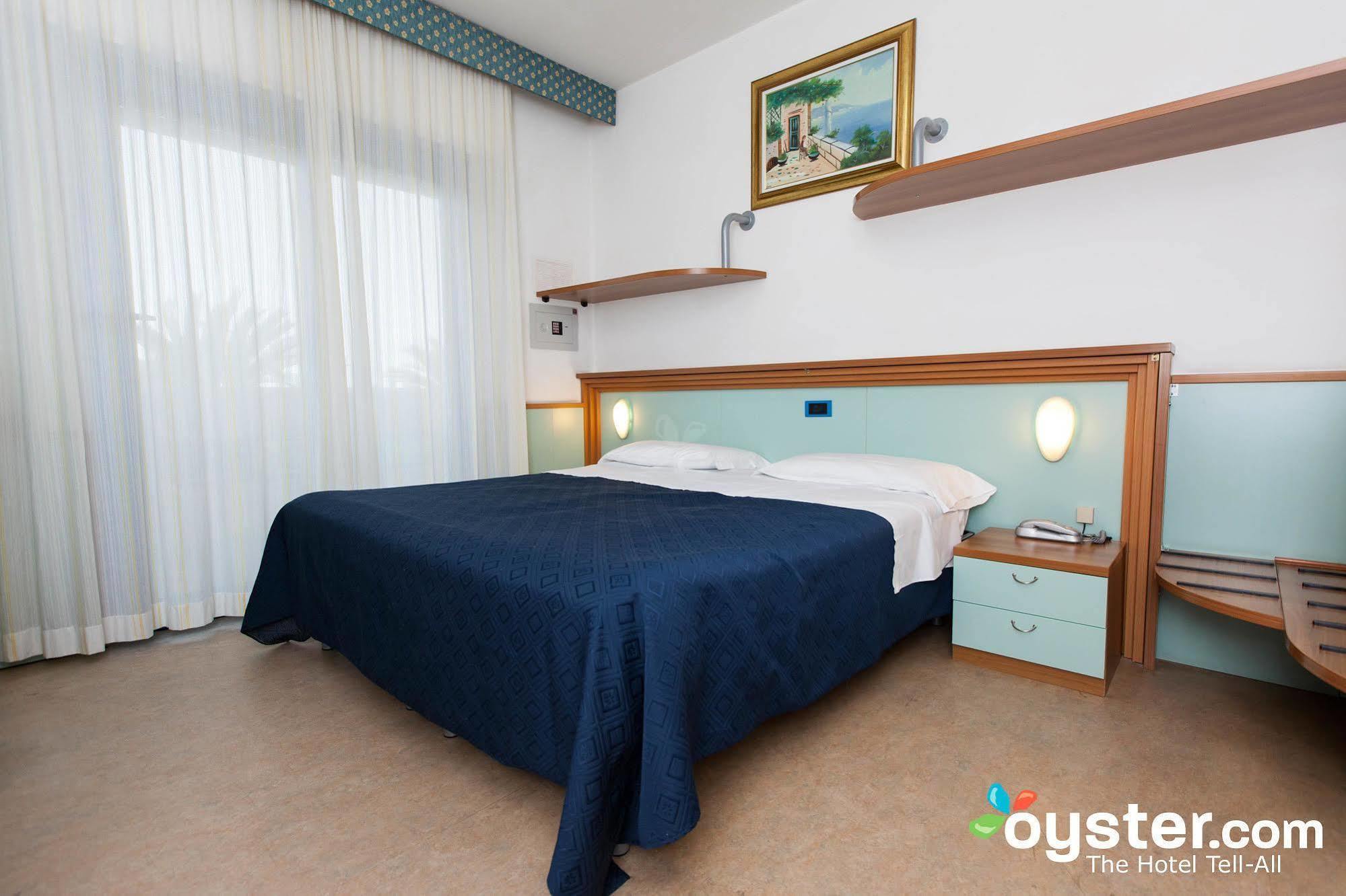 Hotel Marina Розето дели Абруци Екстериор снимка