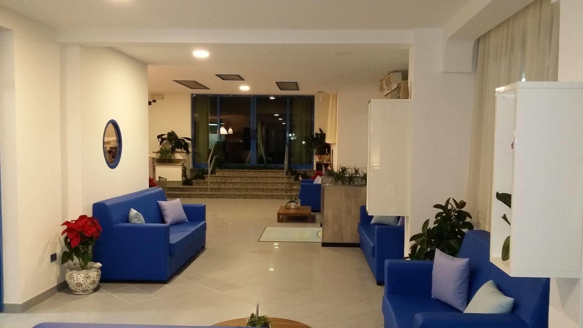 Hotel Marina Розето дели Абруци Екстериор снимка