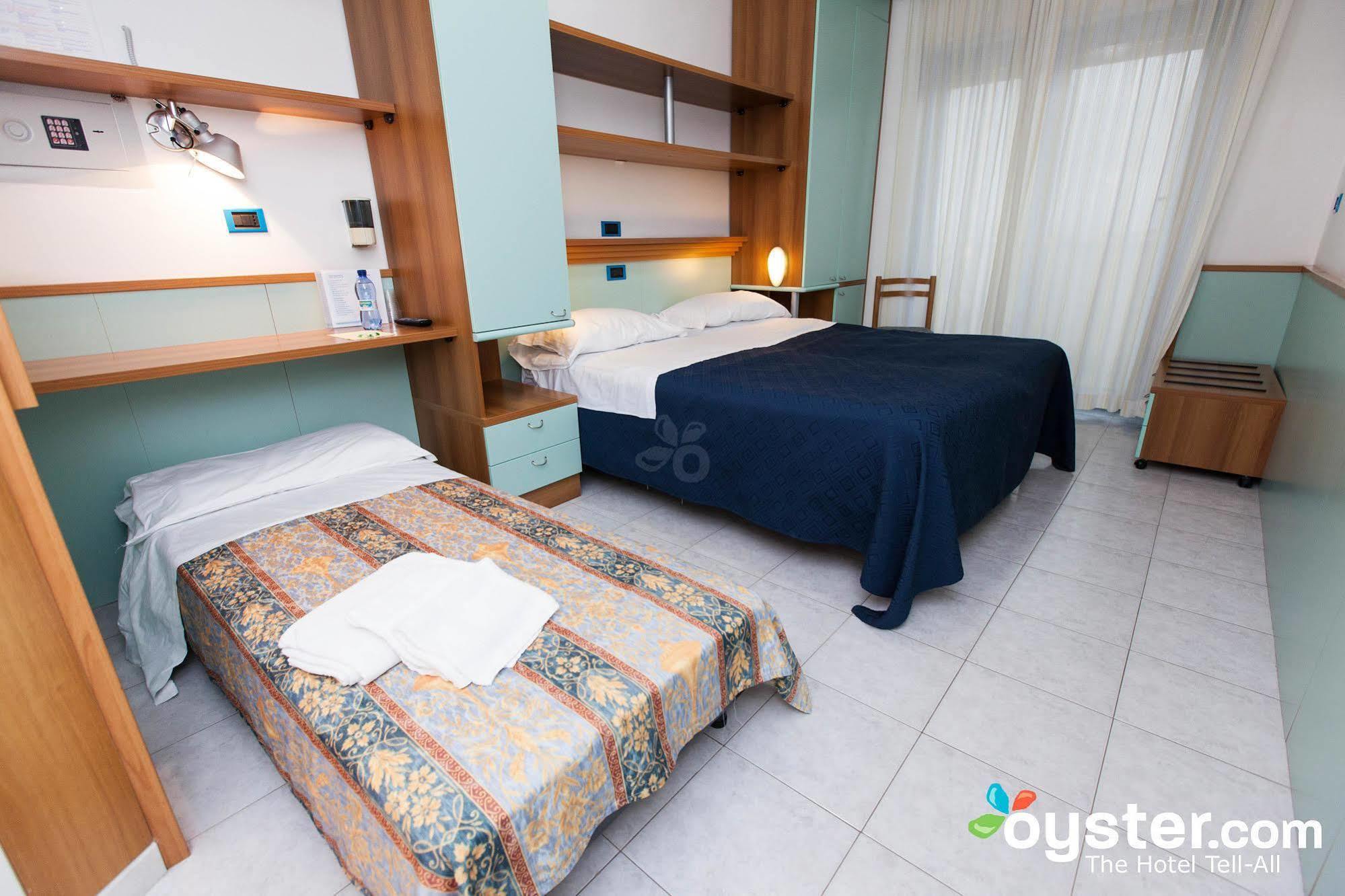 Hotel Marina Розето дели Абруци Екстериор снимка