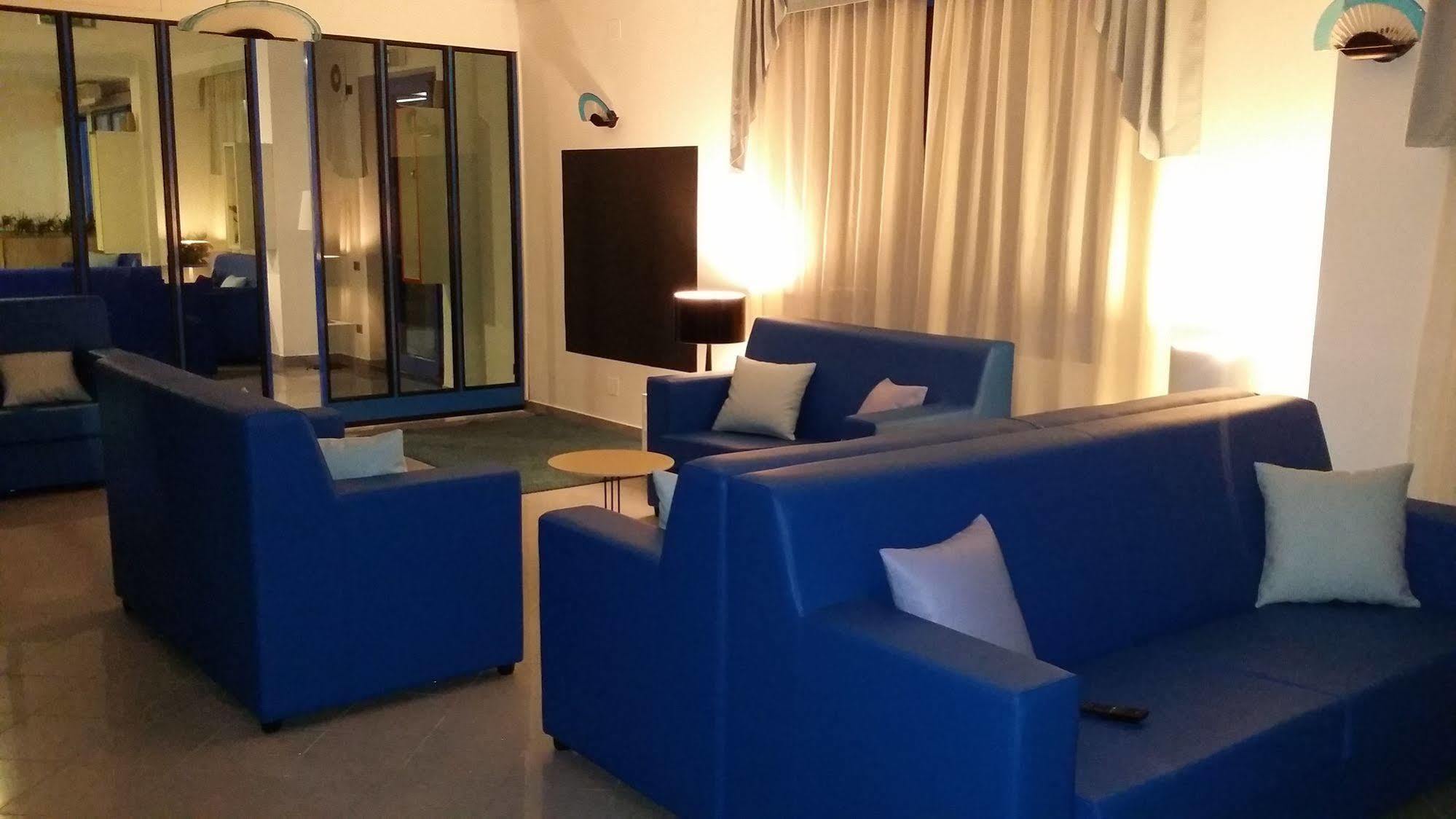 Hotel Marina Розето дели Абруци Екстериор снимка