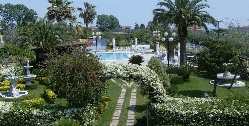 Hotel Marina Розето дели Абруци Екстериор снимка